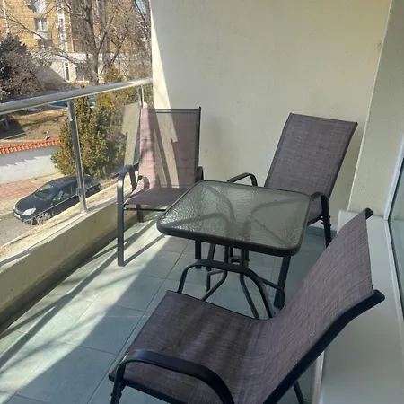 Yassen Village V Soukromi Apartment